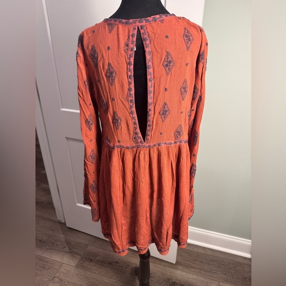 Free People Diamond Embroidered Tunic Top Cinnamon cut out back bell sleeve - Picture 5 of 10